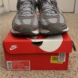 Nike Zoom Vomero 5 in Gray and White